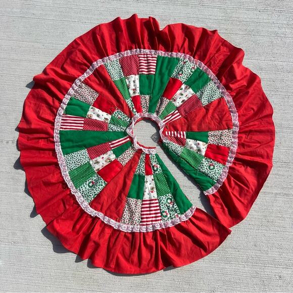 Vintage Christmas Patchwork Puff Quilted Ruffle Tree Skirt Handmade - Picture 1 of 4